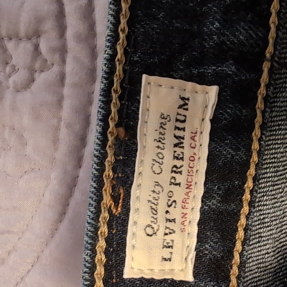 Levi's women's 70's High Flare, Dark Wash - Picture 4 of 7